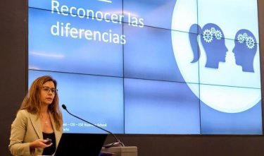 Verónica Niklitschek expone en el lanzamiento de Comunidad MI