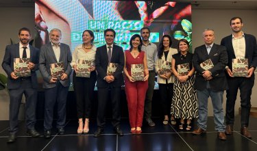 Directora de nuestro centro integra equipo experto y presenta el “Pacto de Desarrollo para Chile”